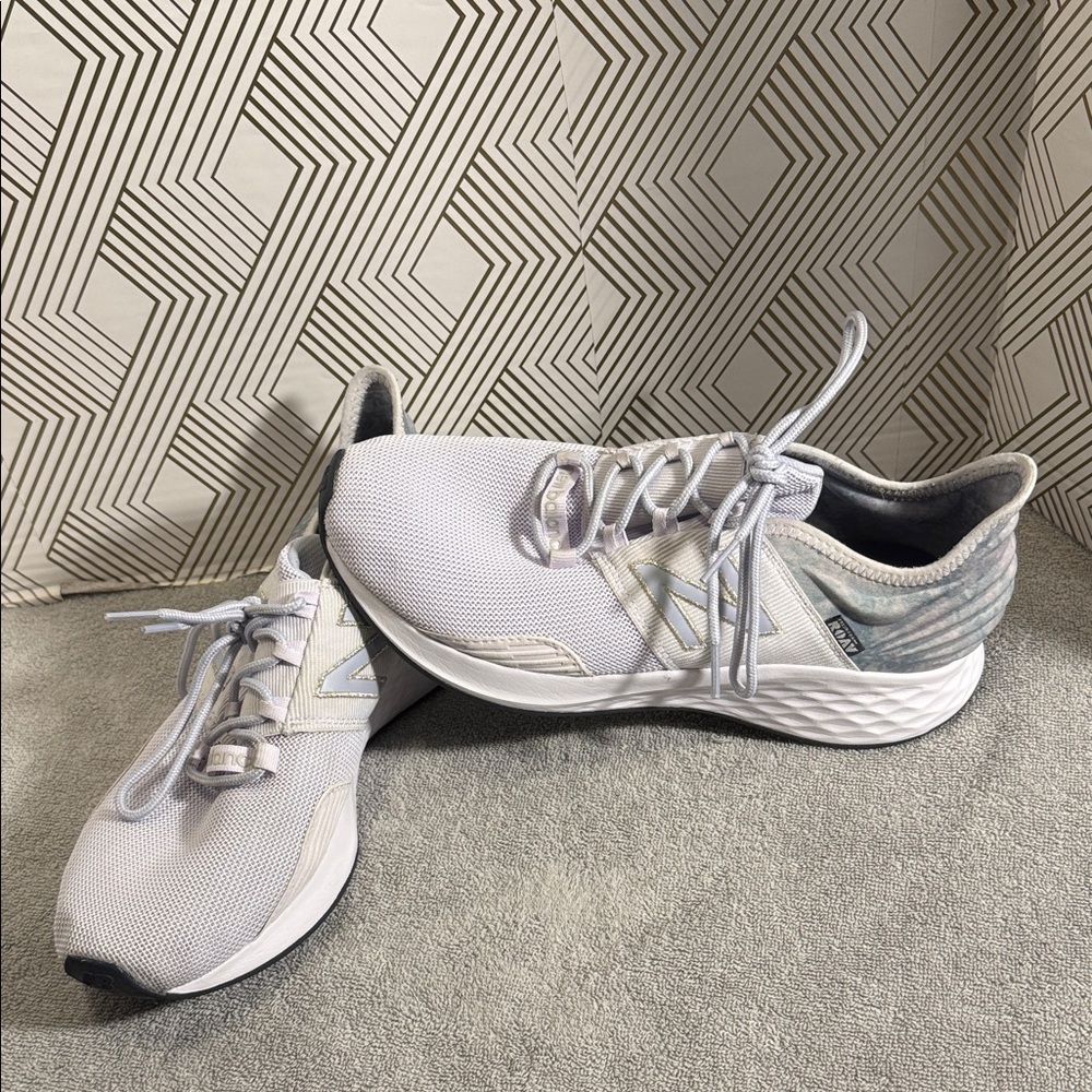 New Balance Fresh Foam Roav sneakers size 10 Women's White Gray Athletic Shoes